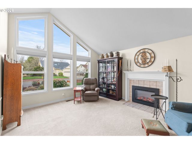 420 LYNNBROOK Dr, Eugene, OR 97404