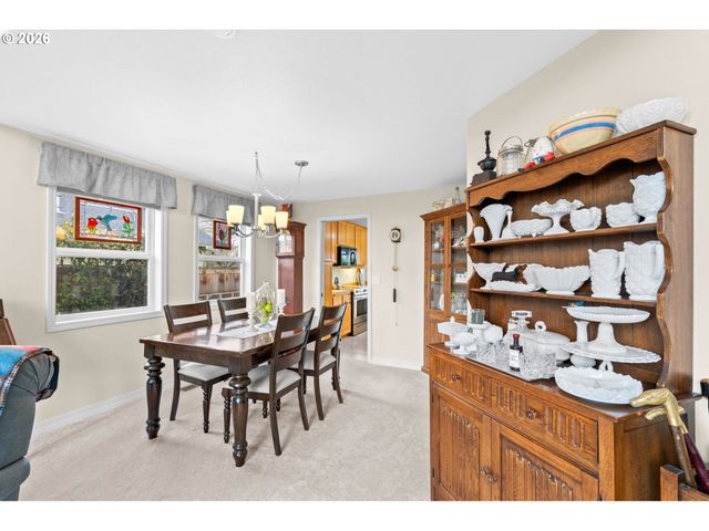 420 LYNNBROOK Dr, Eugene, OR 97404