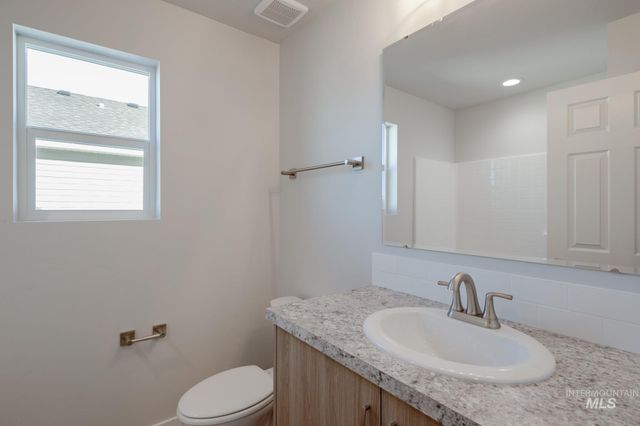 2446 W Fallon Lp, Nampa, ID 83651