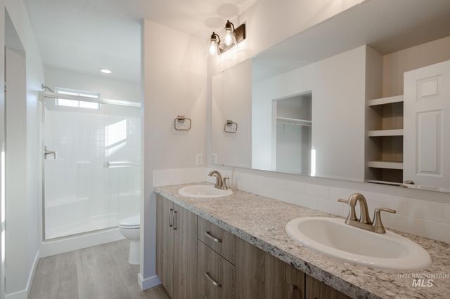 2446 W Fallon Lp, Nampa, ID 83651