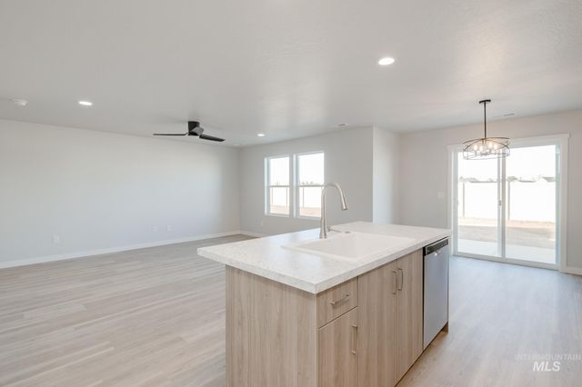 2446 W Fallon Lp, Nampa, ID 83651