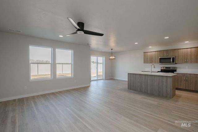 2446 W Fallon Lp, Nampa, ID 83651