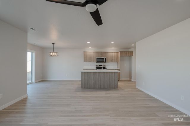 2446 W Fallon Lp, Nampa, ID 83651