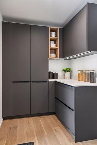 5423 Highwood Drive W, Edina, MN 55436