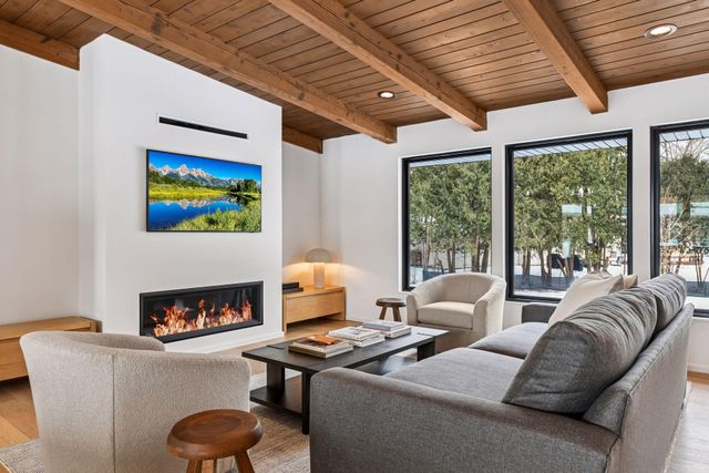 5423 Highwood Drive W, Edina, MN 55436