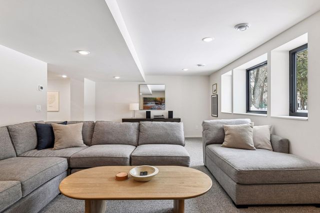 5423 Highwood Drive W, Edina, MN 55436