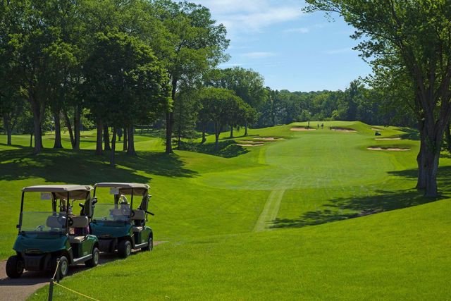 5423 Highwood Drive W, Edina, MN 55436