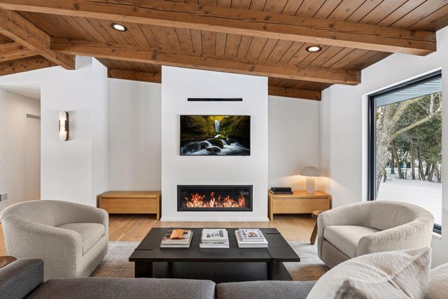 5423 Highwood Drive W, Edina, MN 55436