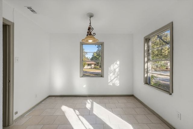 5525 Taylor Road, River Oaks, TX 76114