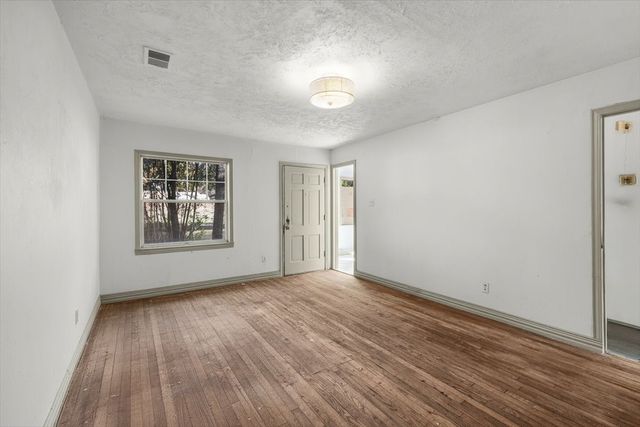 5525 Taylor Road, River Oaks, TX 76114