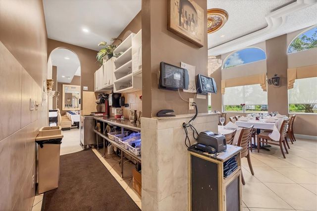 N TAMIAMI TRAIL, Nokomis, FL 34275