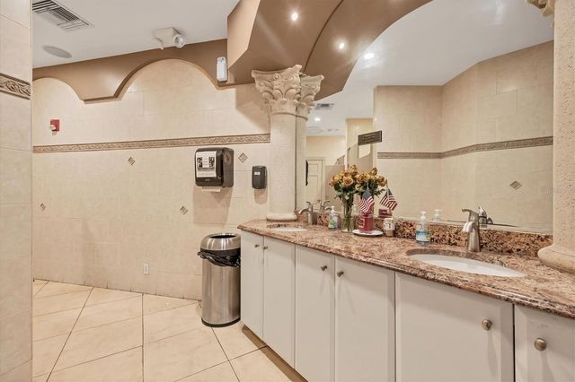 N TAMIAMI TRAIL, Nokomis, FL 34275