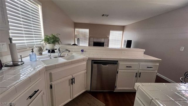 2111 Akamine Avenue, North Las Vegas, NV 89031