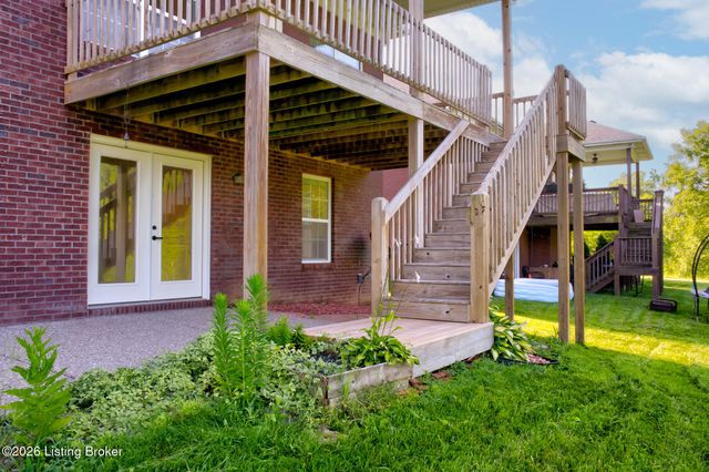 203 Deep Creek Dr, Shepherdsville, KY 40165