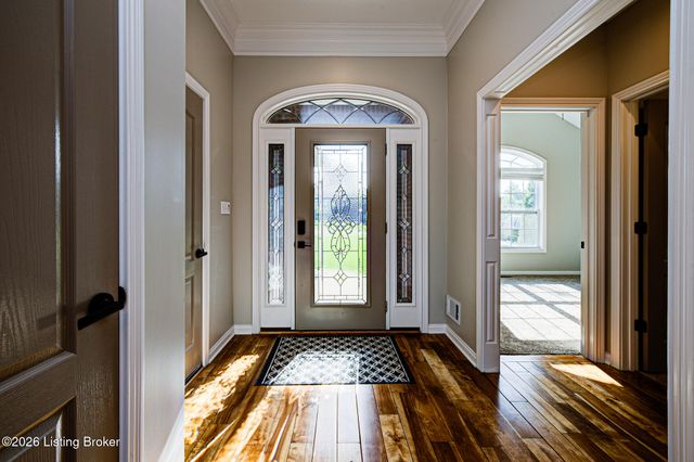 203 Deep Creek Dr, Shepherdsville, KY 40165