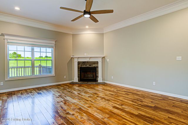 203 Deep Creek Dr, Shepherdsville, KY 40165