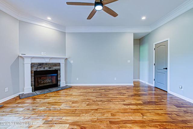 203 Deep Creek Dr, Shepherdsville, KY 40165