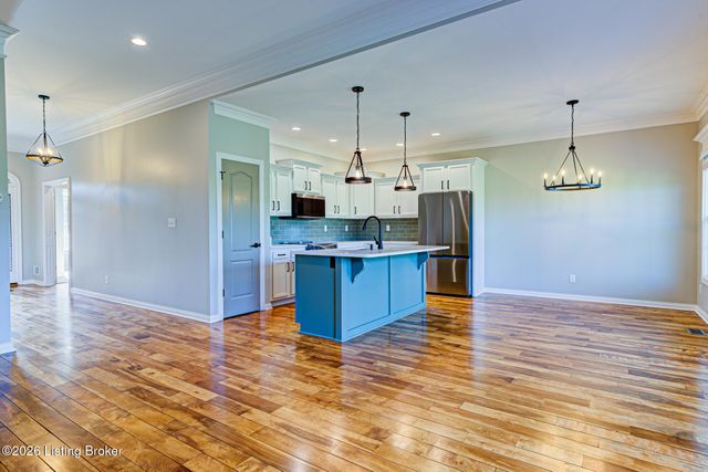 203 Deep Creek Dr, Shepherdsville, KY 40165