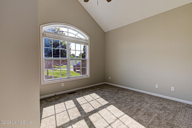 203 Deep Creek Dr, Shepherdsville, KY 40165