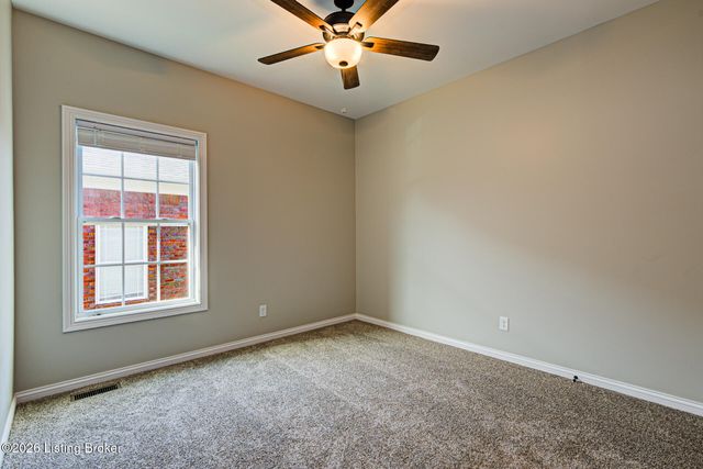 203 Deep Creek Dr, Shepherdsville, KY 40165