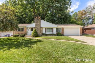 1127 Maplegrove Drive, Grand Rapids, MI 49504