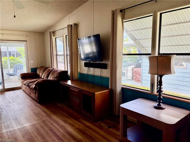 3142 Linwood DR, North Fort Myers, FL 33917