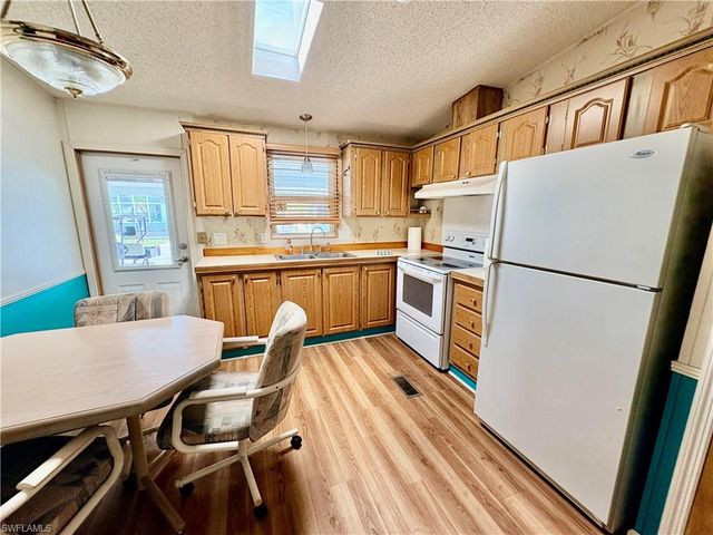 3142 Linwood DR, North Fort Myers, FL 33917