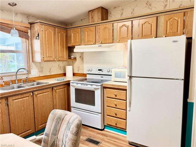 3142 Linwood DR, North Fort Myers, FL 33917