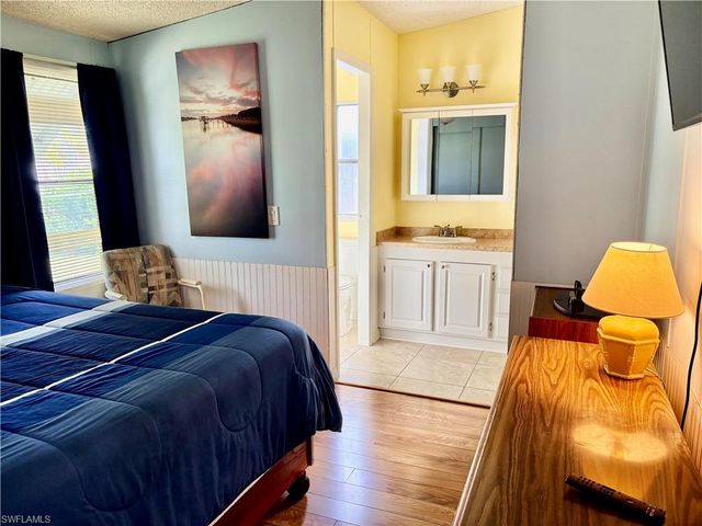 3142 Linwood DR, North Fort Myers, FL 33917