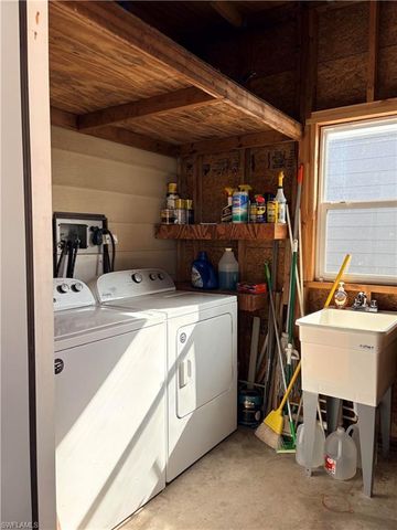 3142 Linwood DR, North Fort Myers, FL 33917