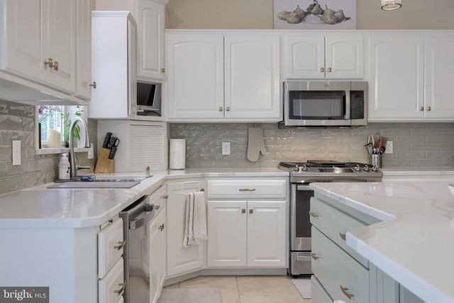 238 HEATHERSTONE WAY, Lancaster, PA 17601
