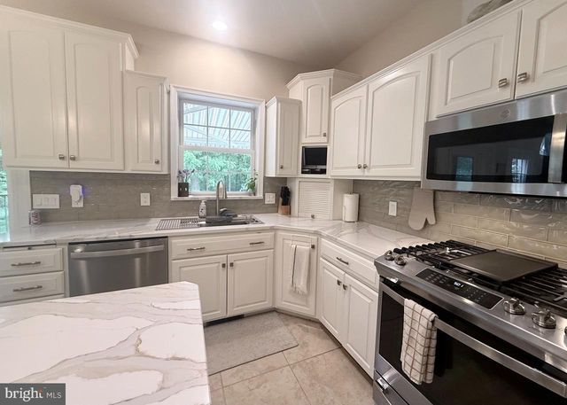 238 HEATHERSTONE WAY, Lancaster, PA 17601