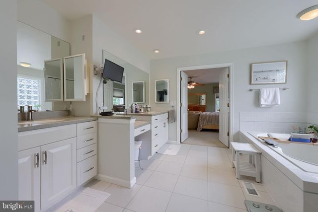 238 HEATHERSTONE WAY, Lancaster, PA 17601