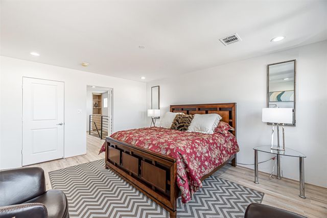 15000 S Richmond Avenue 5, Houston, TX 77082