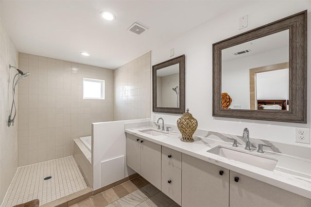 15000 S Richmond Avenue 5, Houston, TX 77082