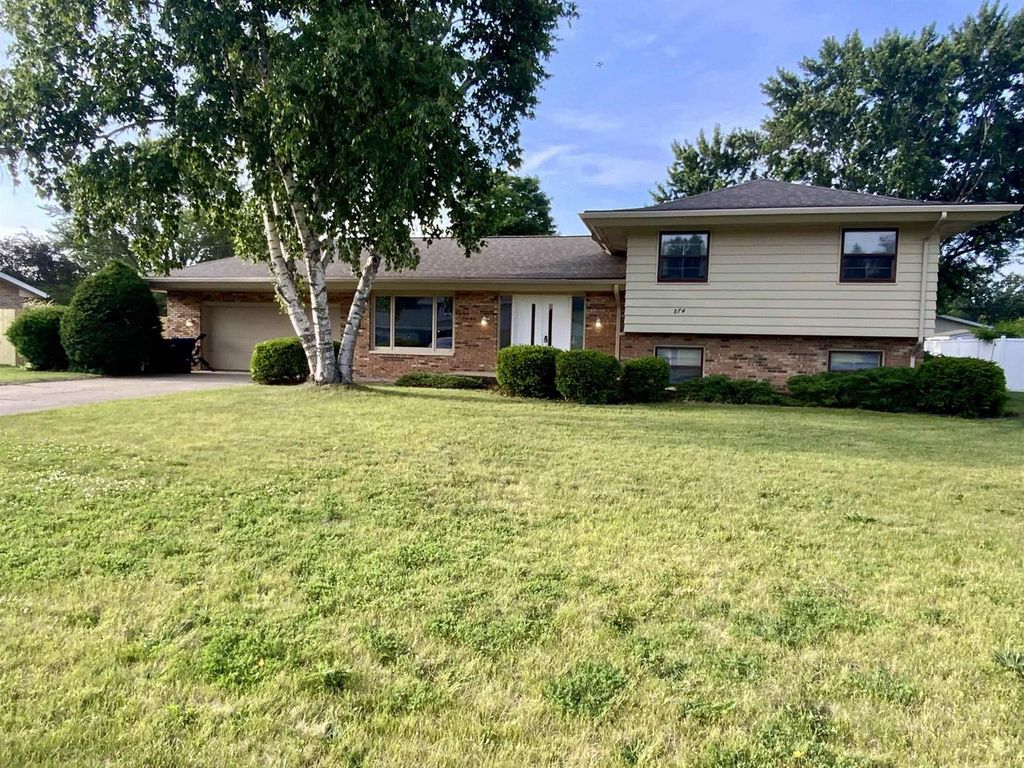 874 E Petunia Lane, Beloit, WI 53511