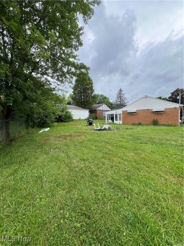 2573 San Pedro Drive, Youngstown, OH 44511