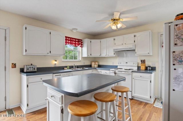 286 Lewis White Lane, Lafollette, TN 37766