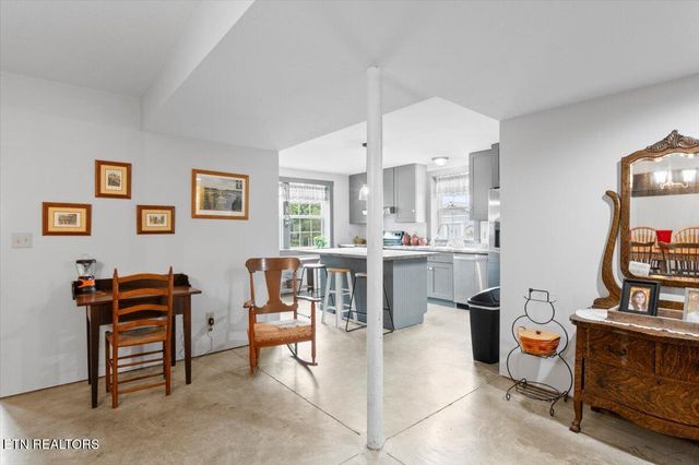 286 Lewis White Lane, Lafollette, TN 37766