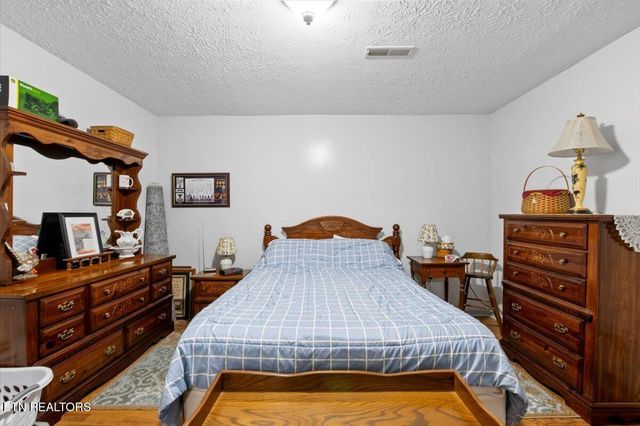 286 Lewis White Lane, Lafollette, TN 37766