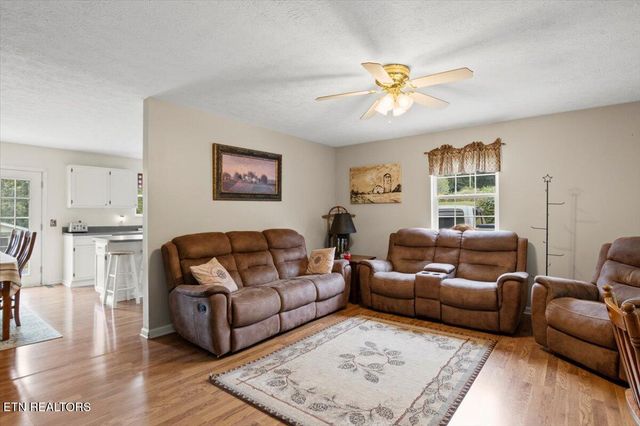 286 Lewis White Lane, Lafollette, TN 37766