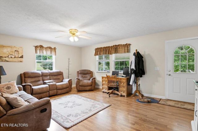 286 Lewis White Lane, Lafollette, TN 37766