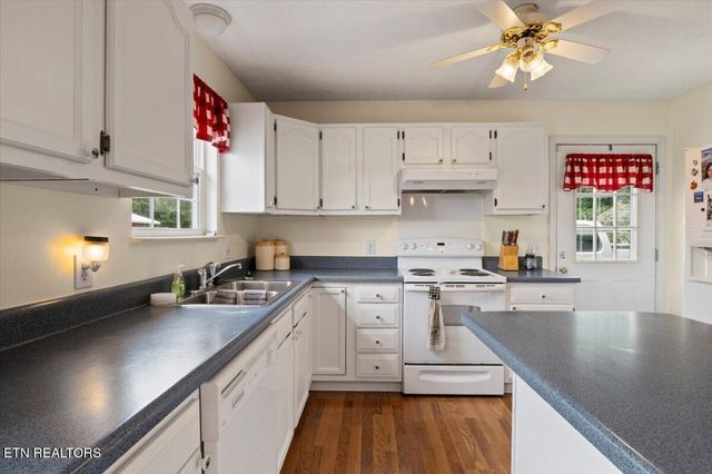 286 Lewis White Lane, Lafollette, TN 37766