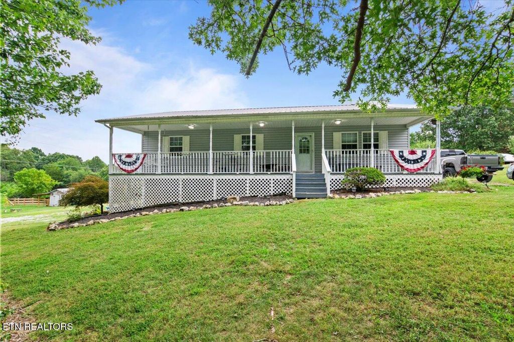 286 Lewis White Lane, Lafollette, TN 37766