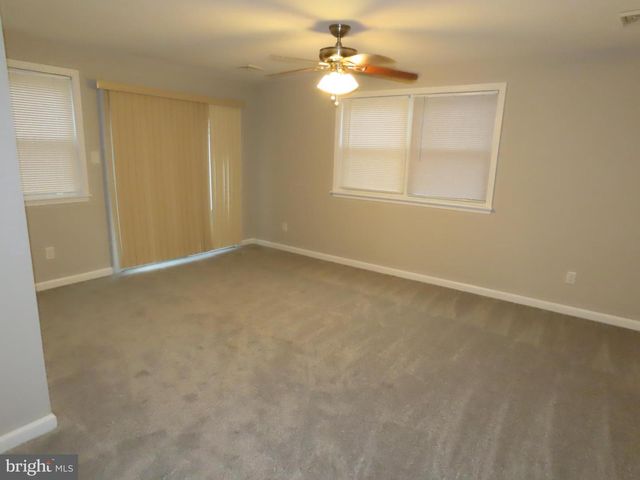 32 LOUISE RD, New Castle, DE 19720