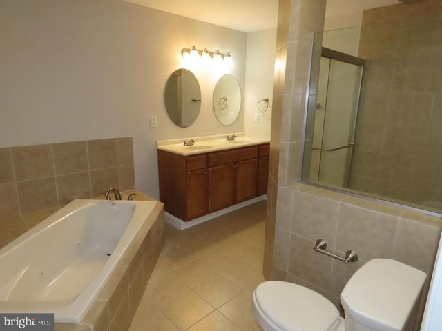 32 LOUISE RD, New Castle, DE 19720