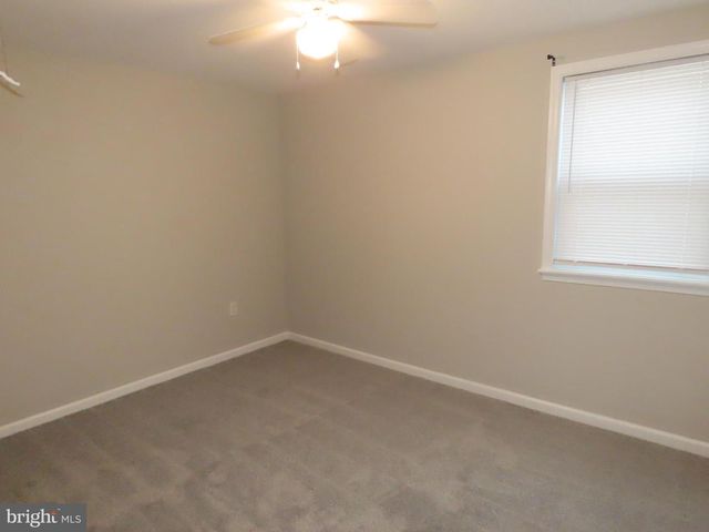 32 LOUISE RD, New Castle, DE 19720