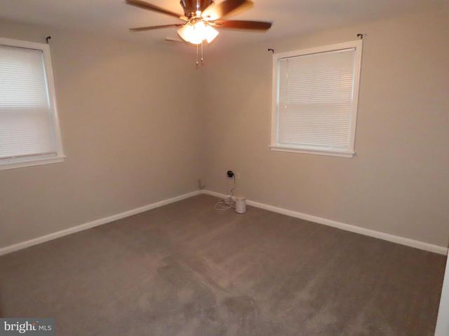 32 LOUISE RD, New Castle, DE 19720