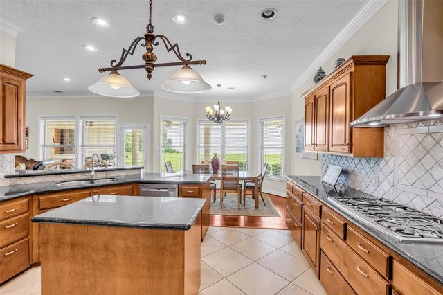 6426 Dow Reef Drive, Beach City, TX 77523
