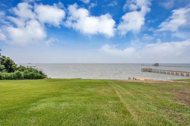 6426 Dow Reef Drive, Beach City, TX 77523